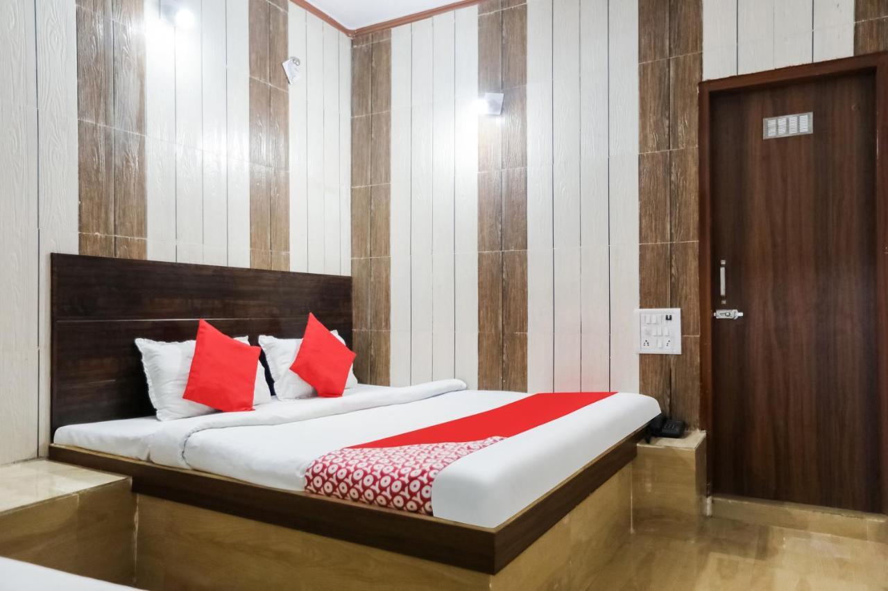 Oyo 69534 Hotel Nanda Tower Hanumāngarh Buitenkant foto