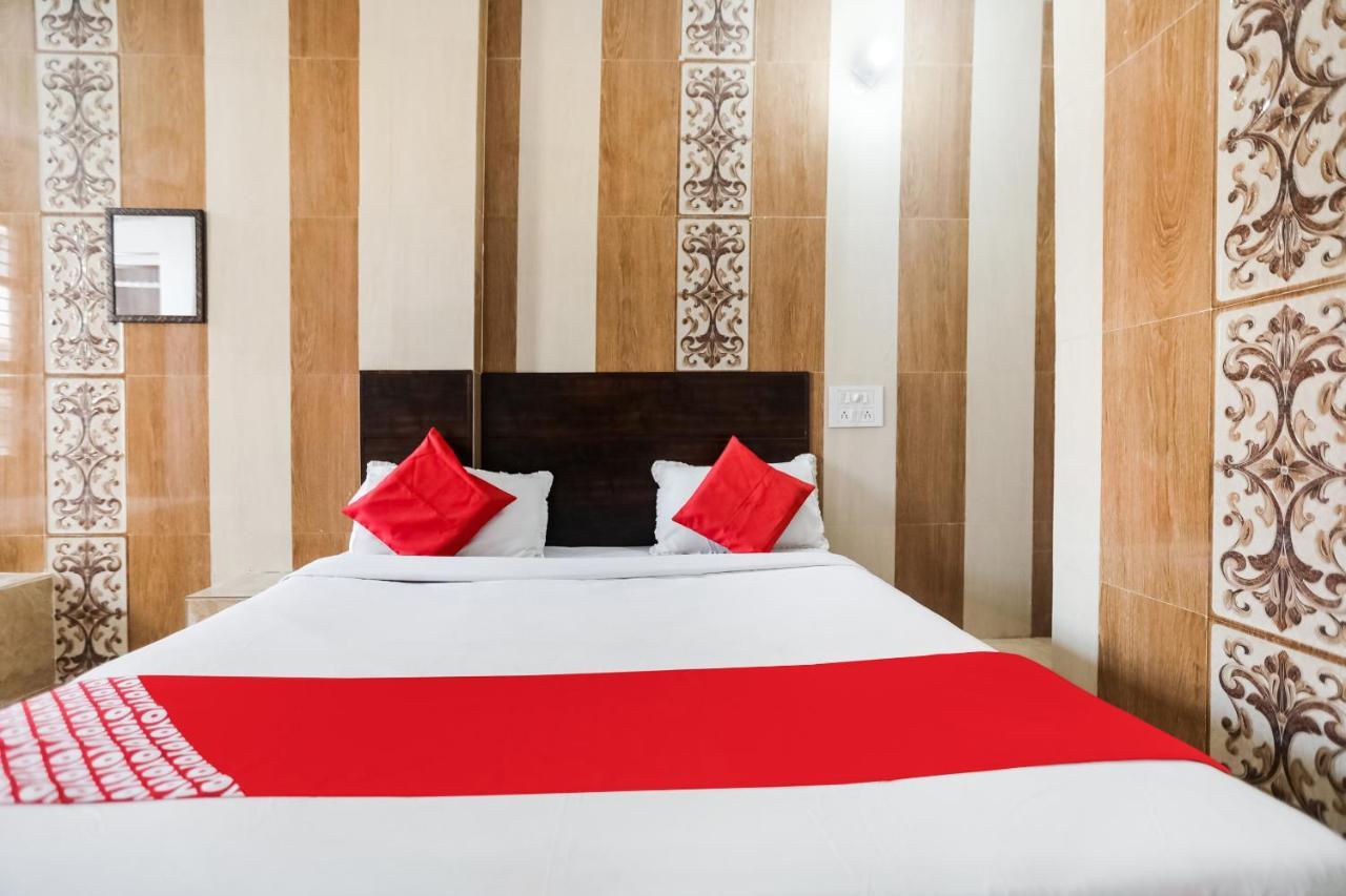 Oyo 69534 Hotel Nanda Tower Hanumāngarh Buitenkant foto