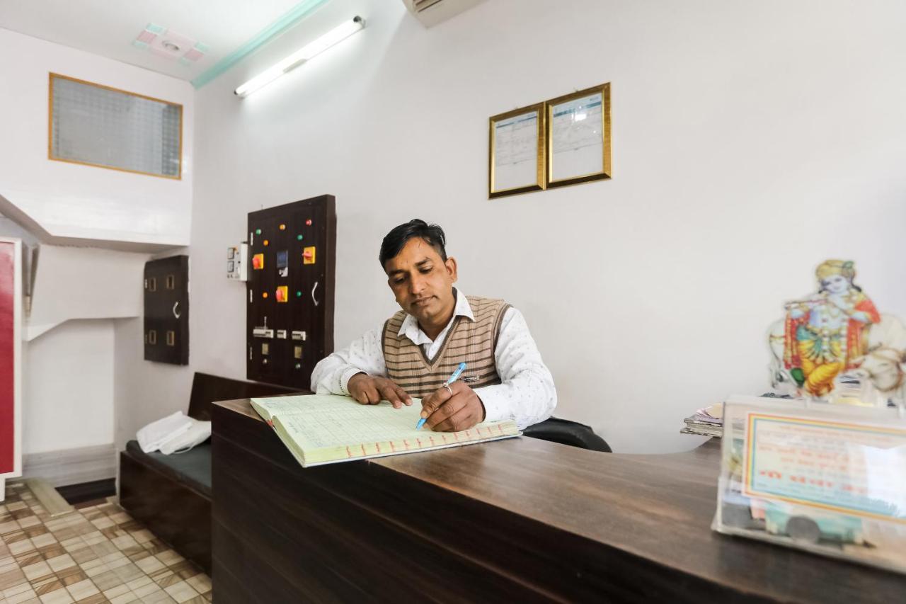 Oyo 69534 Hotel Nanda Tower Hanumāngarh Buitenkant foto
