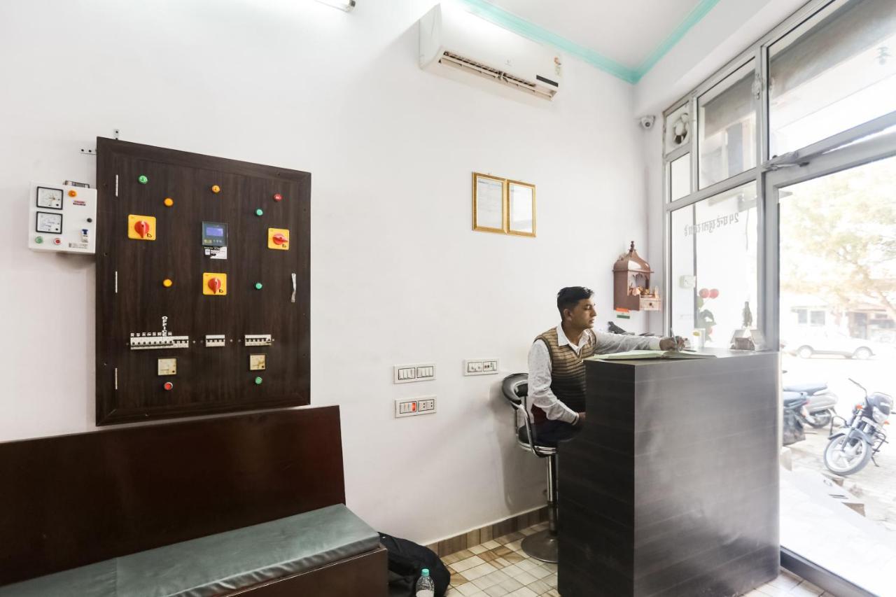Oyo 69534 Hotel Nanda Tower Hanumāngarh Buitenkant foto